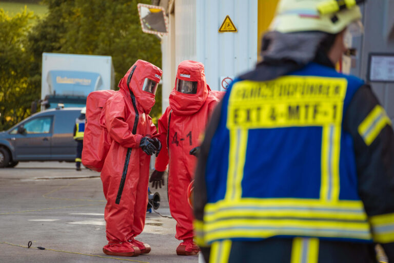 isotemp in Horn-Bad Meinberg: Schutzkleidung aus der Manufaktur 1 Herstellung von isotemp-Schutzkleidung in Horn-Bad Meinberg