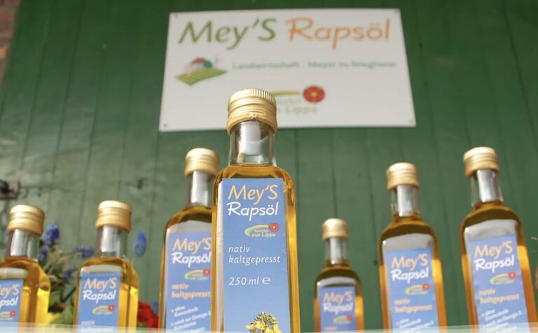 Kaltgepresstes Mey’s Rapsöl aus der Bielefelder Hofmühle