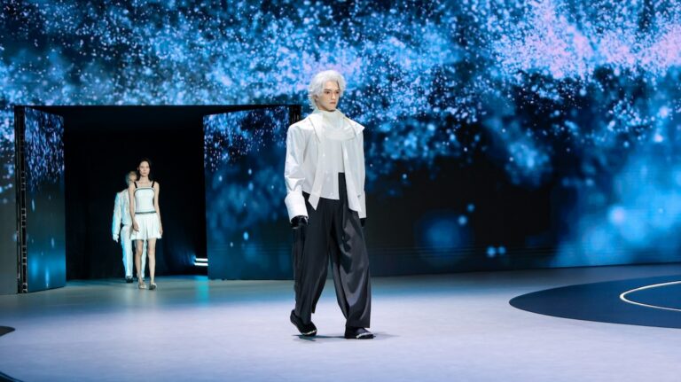 Mitbewohner Roboter: Was der UWorld U1 für OWL bedeutet 2 UWorld U1 Roboter auf dem Laufsteg 2026